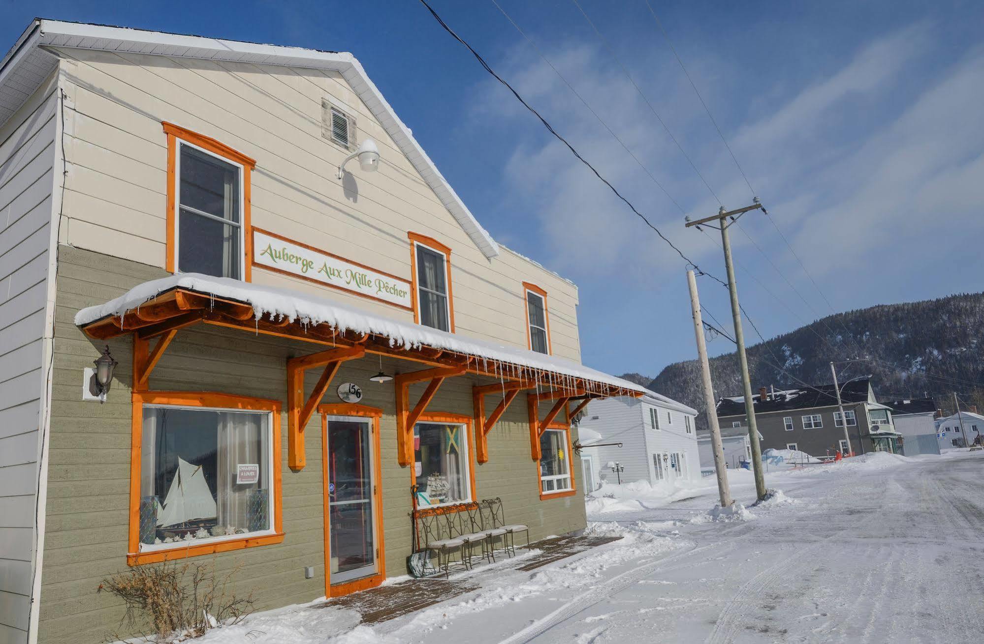 Auberge Au Mille Pecher Godbout Extérieur photo